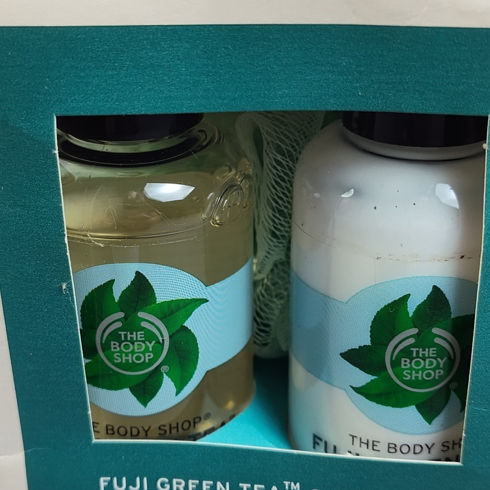 The Body Shop Fuji Green Tea Travel Gift Set Shower Gel Gel Lotion & Loofah 2 oz - Picture 6 of 7